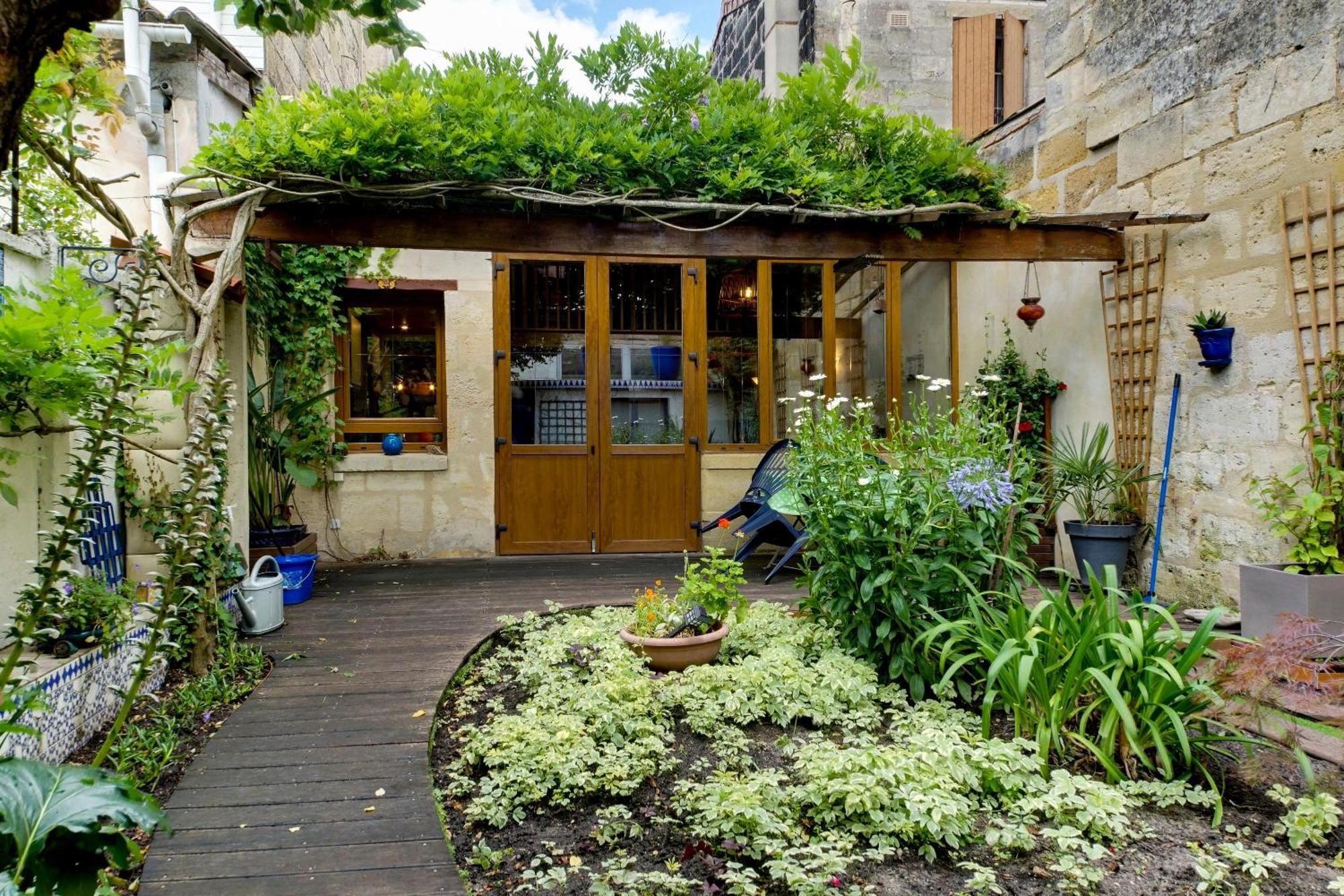 Superbe maison en pierre bordelaise avec parking, deux lits doubles, terrasse et jardin Bordeaux Extérieur photo